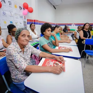 Mãos Solidárias Bahia amplia alfabetização e transforma vida de adultos e idosos com apoio da SEC