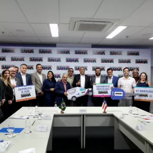 Governador se reúne com prefeito de Jacaraci e entrega equipamentos de saúde para o município