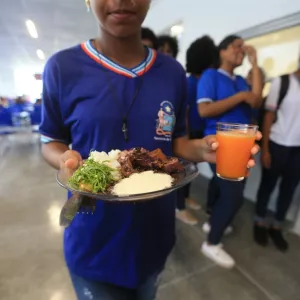 SEC oferece 30 milhões de refeições mensais como parte do Programa de Alimentação Escolar