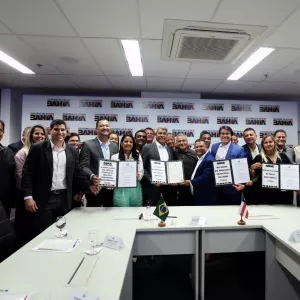 Governo do Estado impulsiona transformação de Itagi com cessão de Título de Reconhecimento de Domínio Municipal e novos convênios