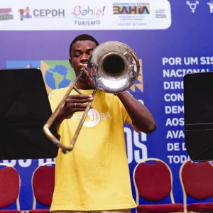 Mês da Criança: Neojiba e Projeto Axé celebram direitos da infância e adolescência no Metrô Bahia