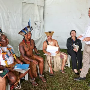 Seagri leva orientações sobre serviços a representes de comunidades indígenas no Acampamento Terra Livre, no CAB