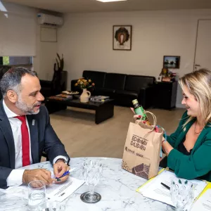 Deputada francesa conhece experiência do SineBahia