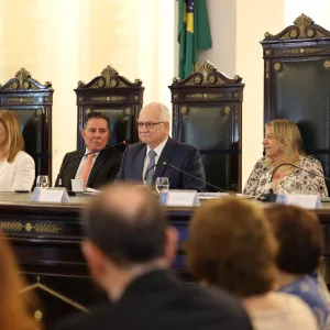 Jerônimo Rodrigues destaca eficiência da cooperação entre os poderes durante reunião com ministro Edson Fachin