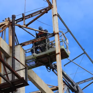 Reforma da Arena de Esportes da Bahia avança com substituição de estruturas oxidadas e intervenções na área da piscina