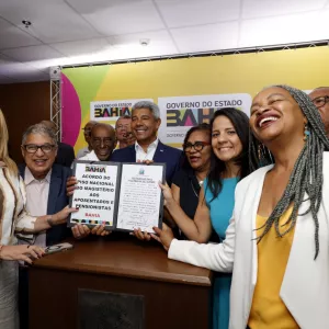 Governo da Bahia assina acordo relativo ao piso do magistério