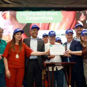 Estado lança cinco editais de apoio aos pequenos produtores da Bahia durante Encontro Nacional de Cooperativas da Agricultura Familiar