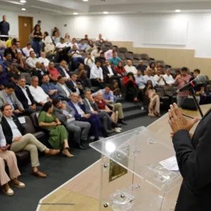 Estado firma convênios e autoriza licitação para obras de infraestrutura em 14 municípios baianos