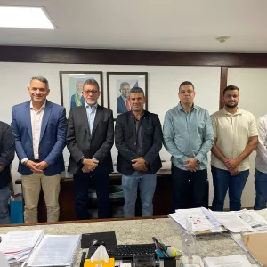 Governo discute instalação de empresa de processamento de citrus em Rio Real