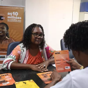 CrediAfro leva atendimento e orientação financeira a estações do metrô de Salvador  durante o verão