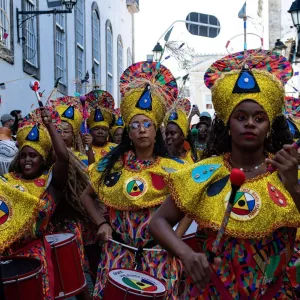Diversidade musical e famílias nas ruas marcam o primeiro domingo do ano no Pelô