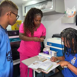 Estado reforça assistência à saúde e leva vacinação para a Micareta de Lauro de Freitas
