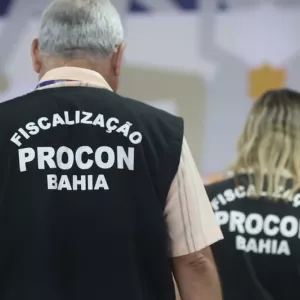 Procon-BA intensifica ações preventivas e notifica distribuidoras após detecção de bebidas adulteradas com metanol
