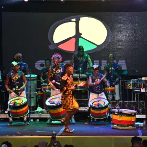 Praça das Artes Mestre Neguinho do Samba abre temporada de verão com ensaio do Cortejo Afro