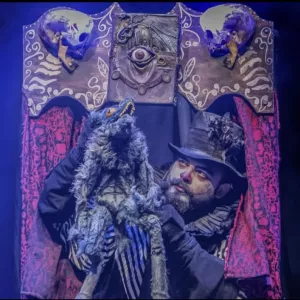 Museu também é palco: MAB recebe espetáculo que transforma medo em riso, reflexão e poesia