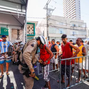 Portais de abordagem da PM reforçam segurança e já funcionam como acesso ao Furdunço em Salvador