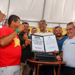 Carnaval de entregas: governador leva mobilidade, apoio ao campo e moradia digna a famílias de Maraú