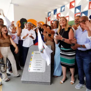 Governador abre ano letivo de 2026 da rede estadual durante inauguração de colégio requalificado em Salvador