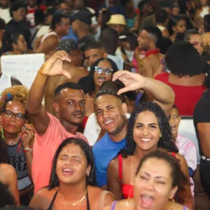 *Carnaval em Paripe movimenta economia e deixa população animada com a geração de renda durante o período*