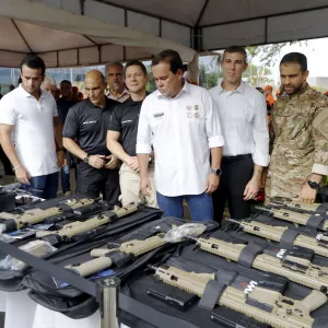Governo do Estado reforça segurança pública com entrega de fuzis e novas viaturas