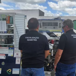 Ibametro interdita 28 bombas de combustível em postos de Candeias e região