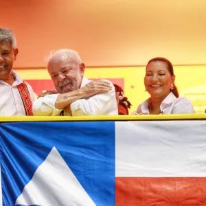 Ao lado do presidente Luiz Inácio Lula da Silva, governador Jerônimo Rodrigues acompanha atrações do Carnaval no Campo Grande