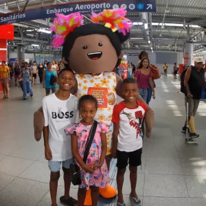 Em ritmo de Carnaval, estações do metrô recebem ações de cuidado e combate à exploração infantil