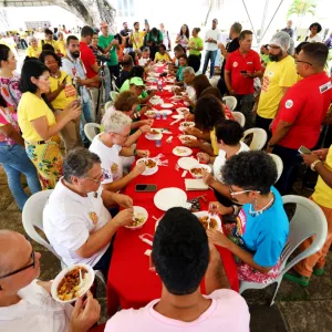 Projeto Cuidar de Quem Cuida recebe visita do governador e reforça assistência a trabalhadoras do Carnaval
