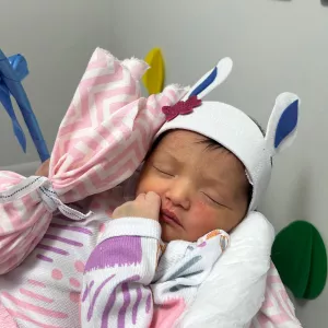 Ensaio de Páscoa leva acolhimento e leveza à rotina hospitalar na Maternidade Frei Justo Venture, em Seabra