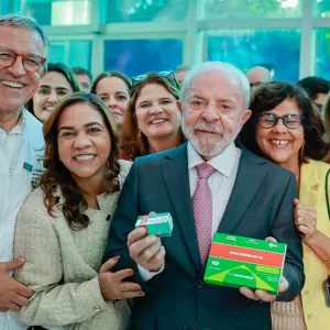 Bahia marca presença em visita de Lula e Padilha à fábrica de produção de medicamentos oncológicos