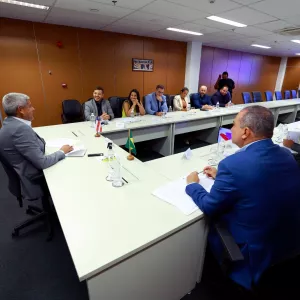 *Governador recebe prefeito de Manoel Vitorino e discute investimentos para o município*