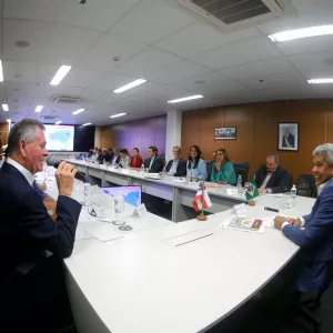 Reunião na Governadoria garante ambulâncias e mais de R$ 36 milhões em investimentos para Valente