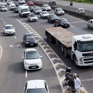 Proprietários de veículos com placas de finais 1 e 2 têm desconto de 8% no IPVA