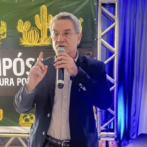 Seagri apresenta liderança da Bahia na avicultura durante simpósio em Feira de Santana