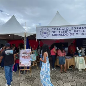 Feira Literária reúne estudantes da rede estadual e celebra aniversário de Caém
