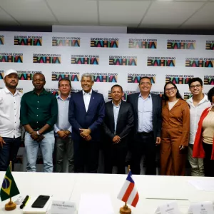 Governo entrega veículos e fortalece setores estratégicos em Itaguaçu