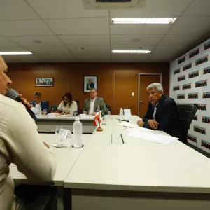 Governo entrega ambulância, veículo administrativo e equipamentos para fortalecer a saúde em Canudos