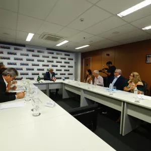 Poções recebe novos equipamentos e governador discute avanços para o município