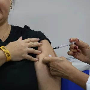 Vacinação reforça cuidado materno durante lançamento da Maternidade de Lauro de Freitas