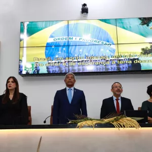 Trabalhadores rurais são homenageados em sessão solene em Feira de Santana; governador prestigia evento