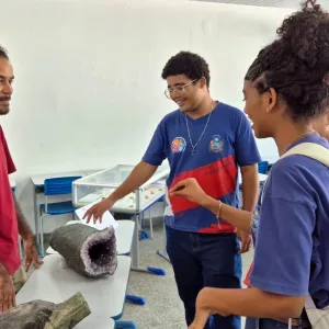 Colégio estadual recebe exposição itinerante do Museu Geológico da Bahia