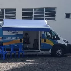 Unidade móvel da Embasa atende moradores do bairro de Tancredo Neves, em Salvador, e da localidade de Acupe, em Santo Amaro