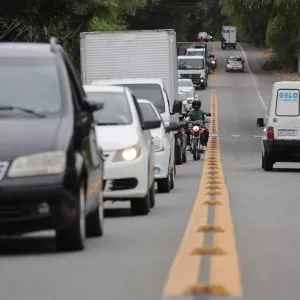 Proprietários de veículos com placas de finais 5 e 6 têm desconto de 8% no IPVA