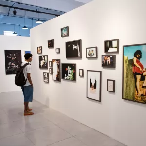 Catálogo bilíngue, mesa redonda e leitura de portifólio encerram mostra do Prêmio Pierre Verger