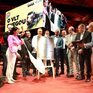 Jerônimo Rodrigues entrega primeira estação do VLT de Salvador e marca avanço da nova mobilidade na capital baiana
