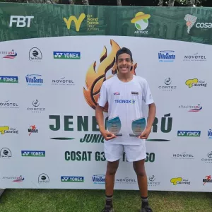 Tenista baiano João Aquino, apoiado pelo FazAtleta, conquista dobradinha em torneio sul-americano juvenil