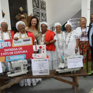 Governo da Bahia apoia empreendedorismo feminino com entrega de kits de costura no Recôncavo