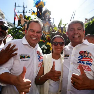 Governador participa da abertura e segue no cortejo do Dois de Julho em Salvador