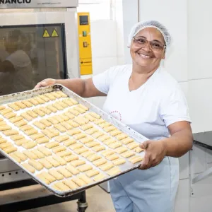 Investimentos do Governo da Bahia impulsionam produção de biscoitos e geram renda no Oeste do estado
