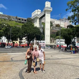 Agentes de viagens da Espanha conhecem atrativos turísticos de Salvador e Praia do Forte